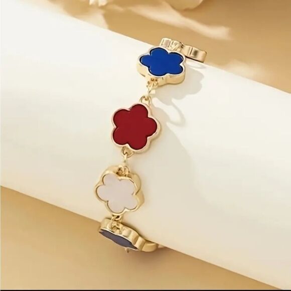 Red White Blue Gold Leaf Clover Luxury Bracelet - Picture 5 of 5